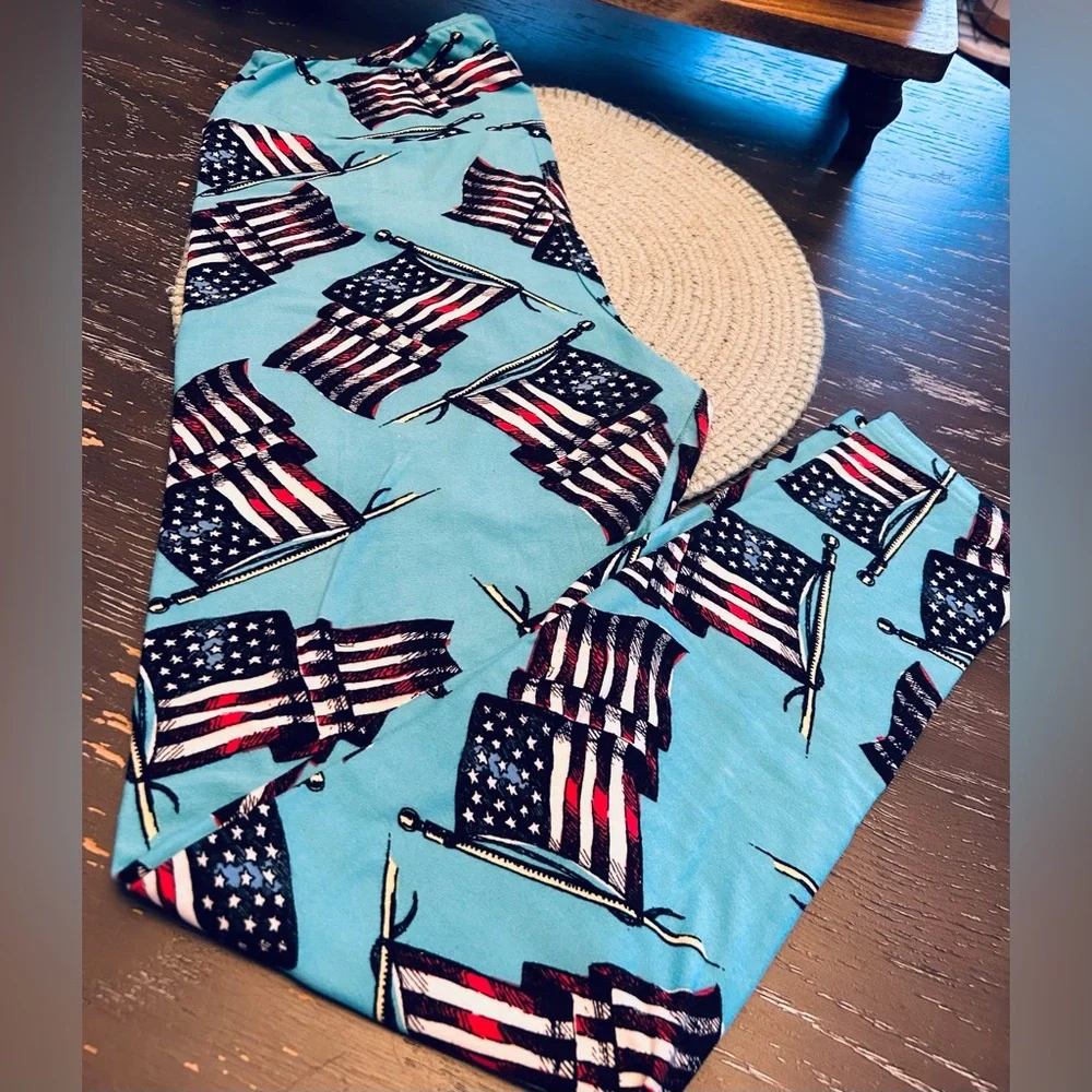 Super fun pair of LuLaRoe TC 4th of July leggings.🇺🇸 In excellent condition. - Picture 2 of 2